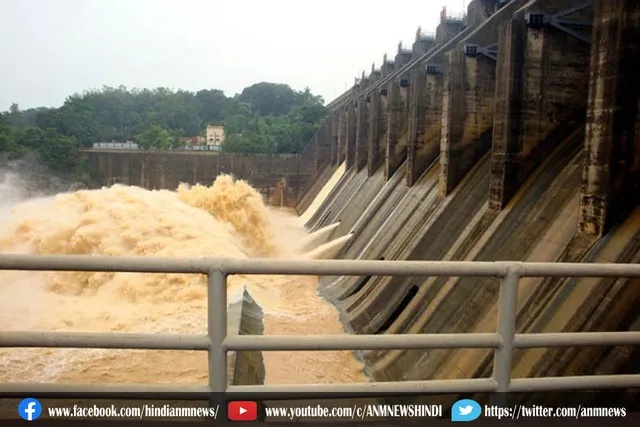 लगातार पानी बढ़ने से अमता गाँव हुगली के अन्य इलाकों से कटा, बाढ़ जैसी हालात