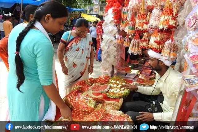 पूजन सामग्री की खरीदारी शुरू, बाजारों में उमड़ रही है लोगों की भीड़