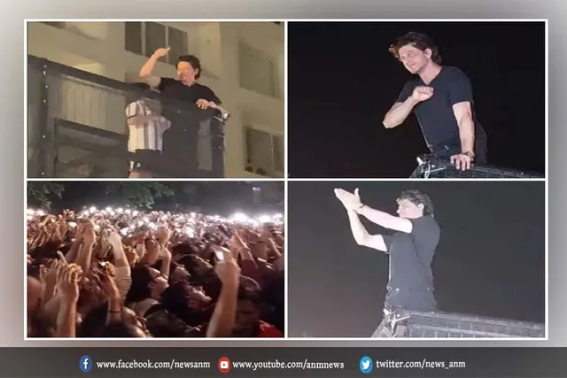मन्नत के बाहर शाहरुख खान ने फैन्स को दिया सरप्राइज