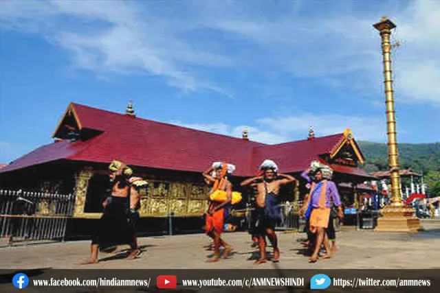 केरल: खराब मौसम के बावजूद श्रद्धालुओं ने सबरीमालाकी यात्रा की