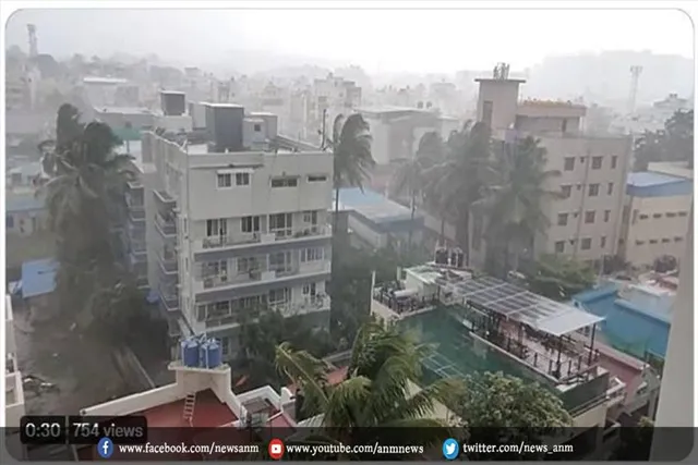भारी बारिश के कारण कानपुर में गिरा मकान