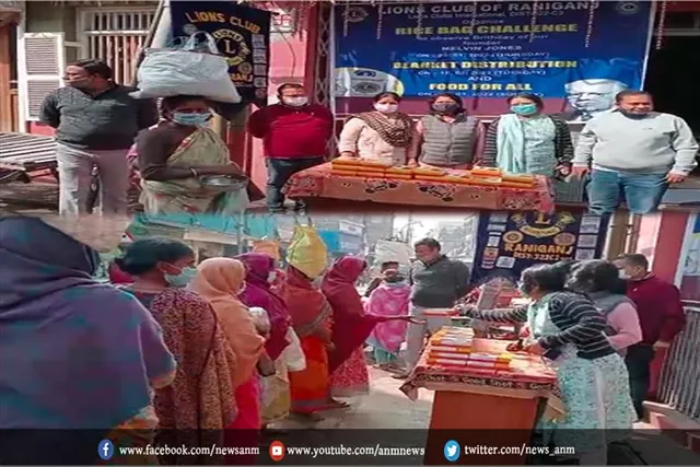 सौ गरीबों के बीच भोजन के पैकेट का वितरण