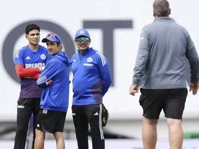 Gautam Gambhir Ignores Oval Curator