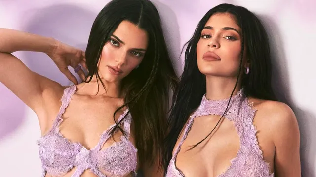 Kendall x Kylie: Face Card Hot, Fashion Even Hotter