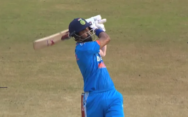 KL Rahul monstrous six