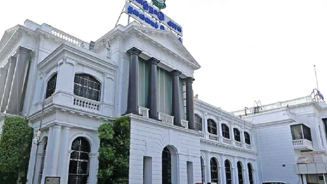 கோட்டையை ஆளும் இரண்டு அதிகாரிகள்!