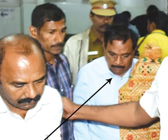 கொடுத்தது 3 சி! எடுத்தது 30 சி! -சிக்கிய துணைவேந்தர்!