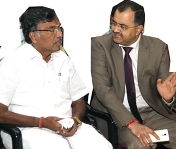 சிக்கிய தூ... வேந்தர்! ஊழலில் ஊறும் உயர்கல்வி! -சிக்கும் அமைச்சர் + அதிகாரி!