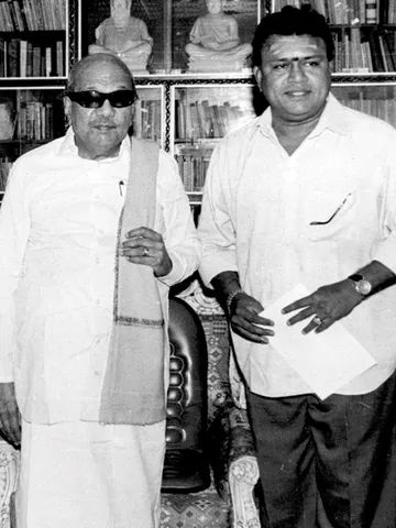  கர்ஜனை! -"இளையவேள்'’ராதாரவி (48) 