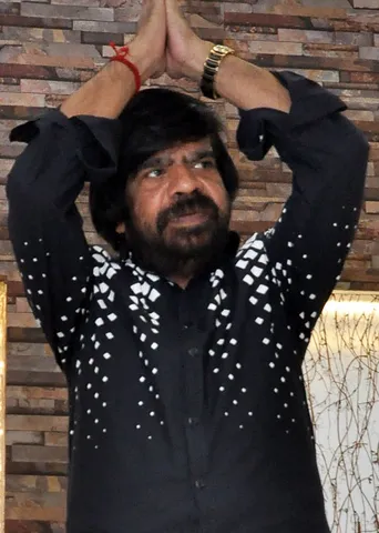""என் பேரு டி.ஆரு; அதக் கேட்க நீ யாரு?''