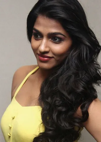 தன்ஷிகா செம குஷி!