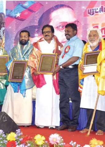 உடலில் பாய்ந்த குண்டுடன் ஒரு பாடல்! -விருது விழா நெகிழ்ச்சி!