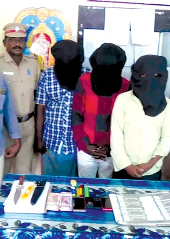 கரன்சி பேப்பரில் கள்ளநோட்டு! -அதிர்ச்சியில் போலீஸ்!