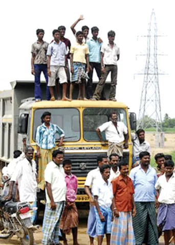 கொள்ளை போகும் கொள்ளிடம் ஆறு! -மணல் திருட்டை ஆதரிக்கும் அரசு!
