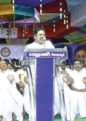 எங்க வீட்டுல சாம்பார் வாளி தூக்கினவர் அமைச்சர் -தினகரன் காட்டம்