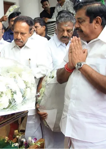 மெரினாவில் இடம்! எடப்பாடியை பலியாக்கியதா டெல்லி?
