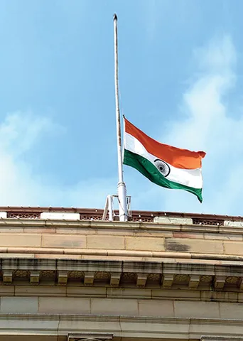 தேம்பி அழுத தேசம்! உழைப்புக்கு கிடைத்த உயர்ந்த மரியாதை!