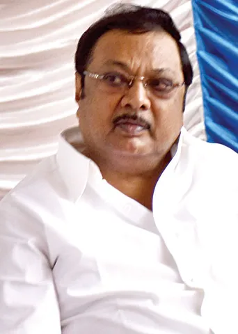 அழகிரிக்கு வரிந்து கட்டும் ஆளுங்கட்சி! -தி.மு.க.வுக்கு குடைச்சல்!