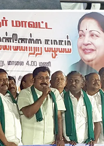 வாடகை சைக்கிள் தினகரன்... திருட்டு வேட்டி மந்திரி...