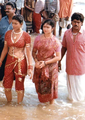 கர்ஜனை! -"இளையவேள்'’ராதாரவி (112)