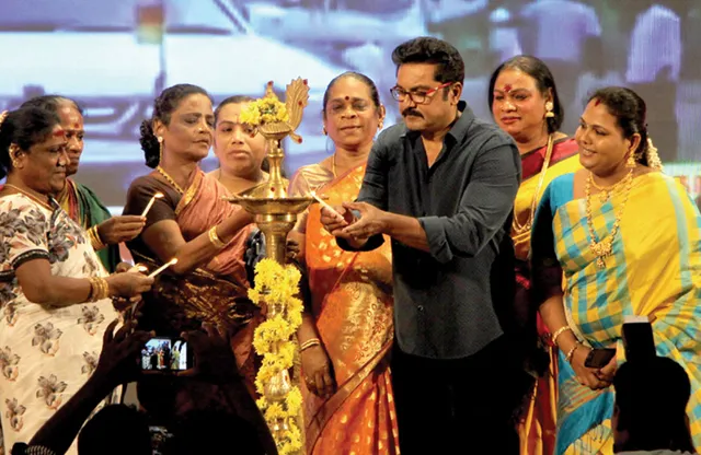 சிக்னல்! திருநங்கைகளுக்கு மகுடம் சூட்டிய விழா!