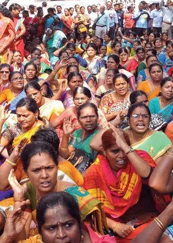 சர்வாதிகார அடக்குமுறை! சளைக்காத போராட்டம்!