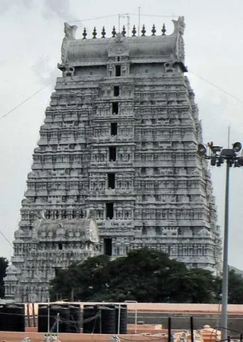 ஞானம் பெருக்கும் ஜோதி மலை!