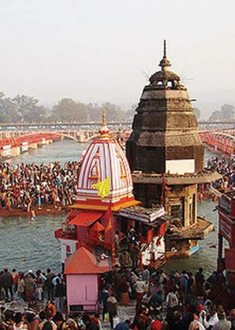 அருள்தரும் அலகாயாத் அர்த்த கும்பமேளா