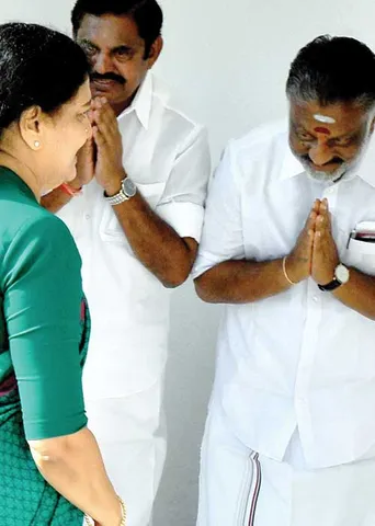 ராங்-கால் : சரண்டர்! சசிகலாவுக்கு தூது விட்ட இ.பி.எஸ்- ஓ.பி.எஸ்!