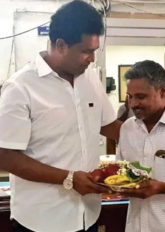 ஒரே ஒரு எம்.எல்.ஏ. வெற்றிலை-பாக்கு ட்ரீட்மெண்ட்! -அலறி அடித்து ஓடி வந்த அதிகாரிகள்!