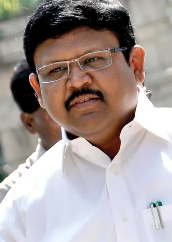ஒற்றைத் தலைமை தேûவை இல்லை -வைகைச் செல்வன் "பளிச்' பேட்டி!