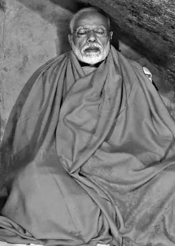 பொய்யின் புனை பெயர் மோடி