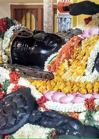 பக்தர்களை ஈர்க்கும் அத்திவரதர்! பலிகடாவாக்கும் காவல்துறை!