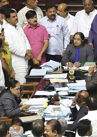 கர்நாடக களேபரம்! இ.பி.எஸ். - ஓ.பி.எஸ். உஷார்!