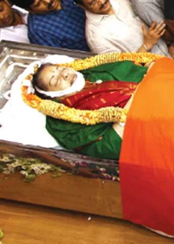 எப்படி செத்தார் ஜெ.? அறிக்கை ரெடி! அப்பல்லோ - சசி அதிர்ச்சி!