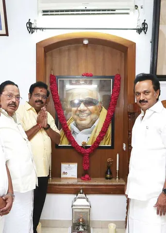 ஜெயித்தவரையும் தோற்றவரையும் புலம்ப விட்ட வேலூர் ரிசல்ட்!