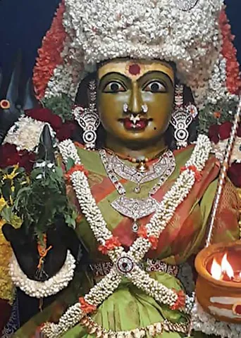 ஐஸ்வர்யம் தந்து ஆனந்த வாழ்வருளும் அத்திமர தெய்வங்கள்! - ஓம். தஞ்சை தொல்காப்பியன்