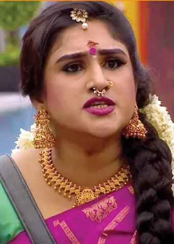 வனிதா-ஷெரின்! முடி-பிடி ஃபைட்!