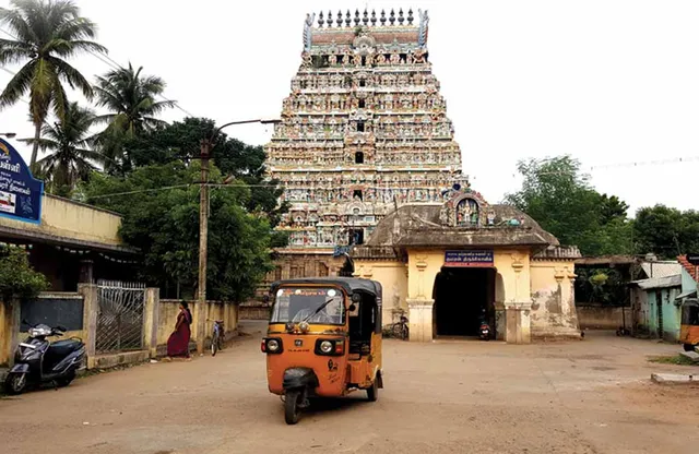 ஆதீன அரசியல்! வேட்டியை உருவிய ரவுடிகள்!