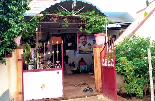 போலீசுக்கு திருடர்கள் தரும் தீபாவளி போனஸ்!