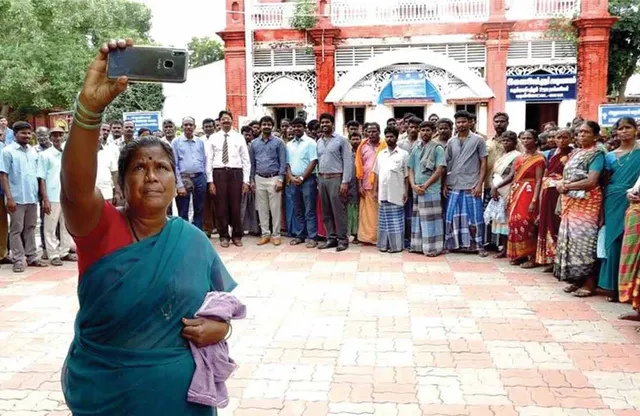 சிக்னல் : தோழமைக்கட்சி பெண்ணிடம் இப்படியா நடப்பது?