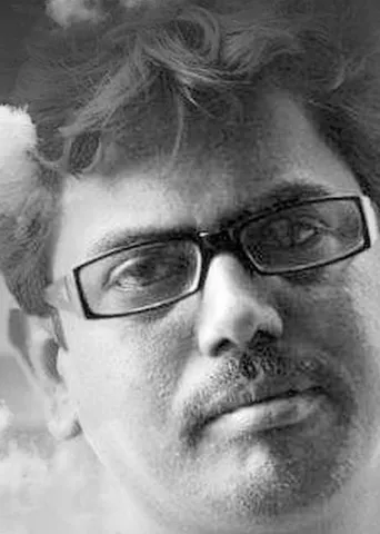 மேகமாய்க் கலைந்து போகிறேன்... -ஒரு பாடலாசிரியரின் பரிதாபக் கதை! திரைப்படப் பாடலாசிரியர் வேல்முருகன்
