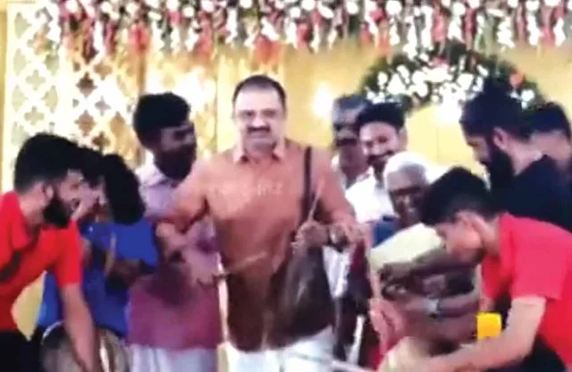 பறை இசைத்து திருமணத்தை கலகலப்பாக்கிய பேரறிவாளன்!