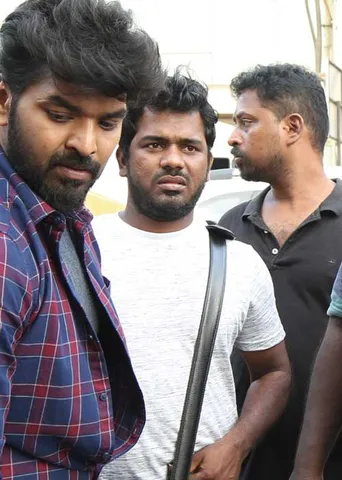பிரேக்கிங் நியூஸ்