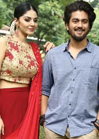 சவுகரியமான சனம் ஷெட்டி!