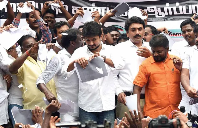 ராங்-கால் உதயநிதிமீது ஆக்ஷன்? டெல்லி நெருக்கடி!