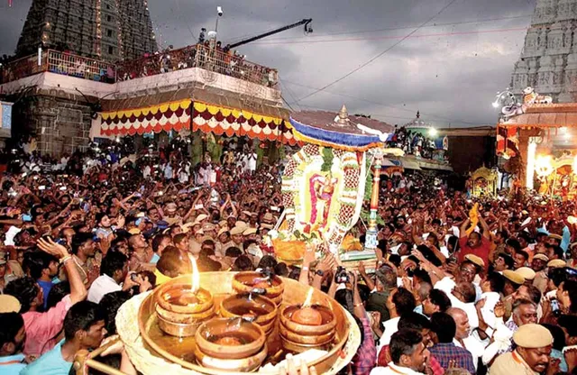 சிக்னல்  தேர்தல் களத்தில் தில்லாக ஒரு திருநங்கை!