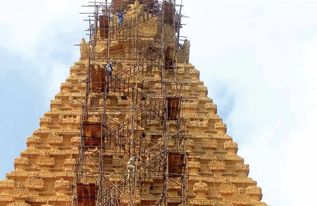 ஓம் இல்லாத சமஸ்கிருதம்! தமிழே முதன்மை மந்திரம்! -பெரிய கோவிலில் தமிழ் வெல்லுமா?