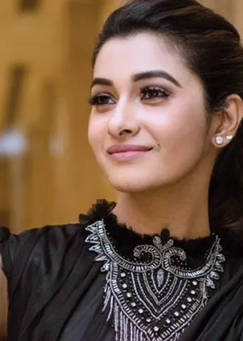 ப்ரியா பவானி! "டீப் டிஸ்கஷன்' ரகசியங்கள்!