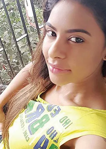 நடிகையை மிரட்டும் ஐ.ஏ.எஸ்